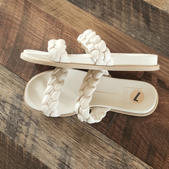 Dolce vita chunky strap sandals. Cream colored, Size 7 - Picture 4 of 4